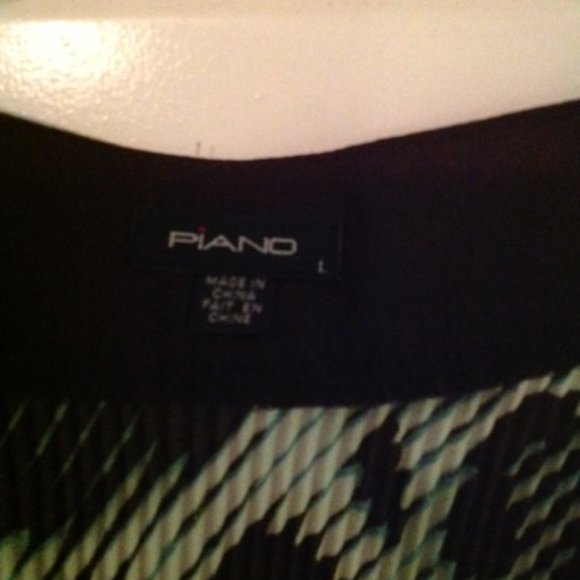 LIGHTWEIGHT SLEEVELESS PLISSE BLOUSE - Picture 3 of 3